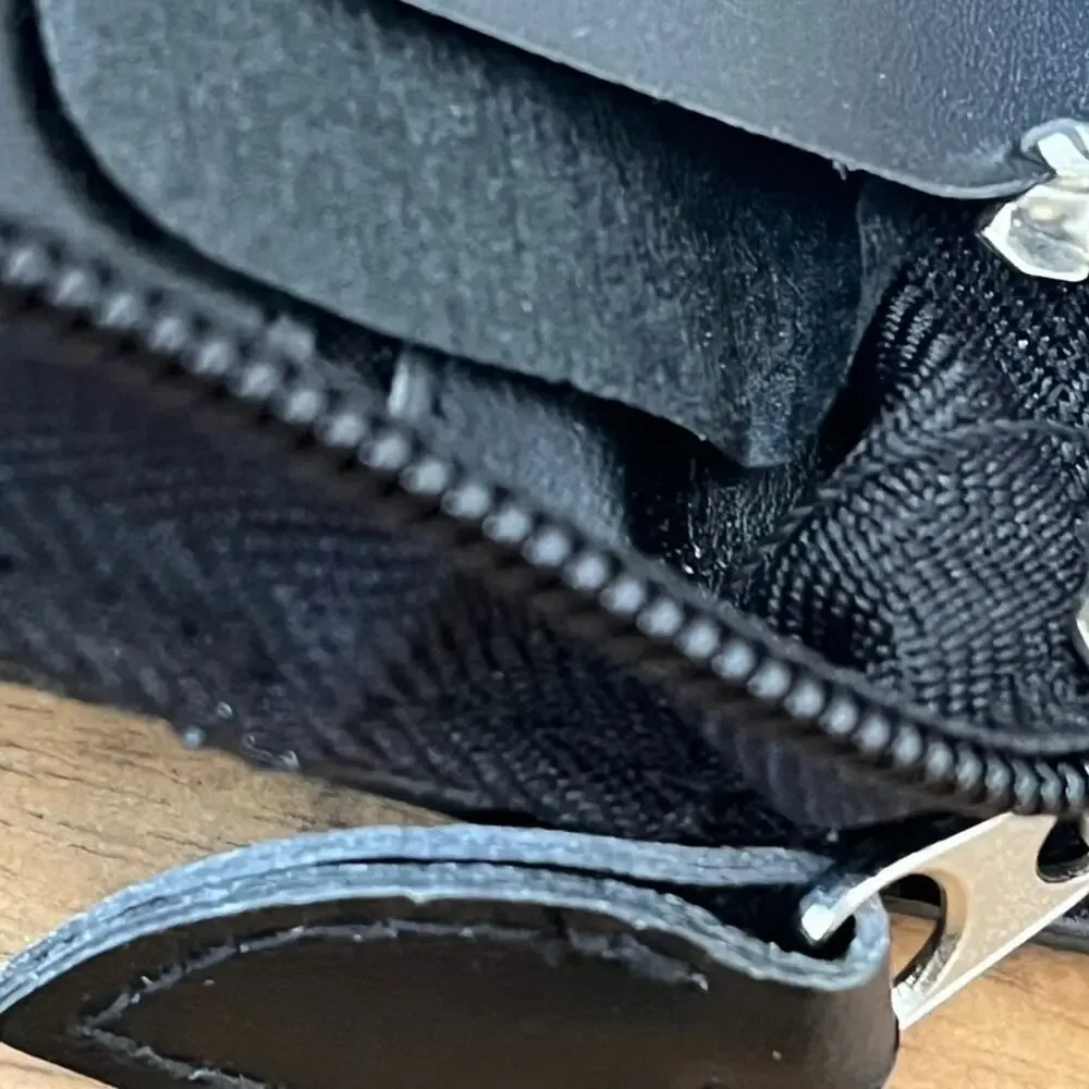 Day Timer Organizer Black Binder Zip-Around 8.5